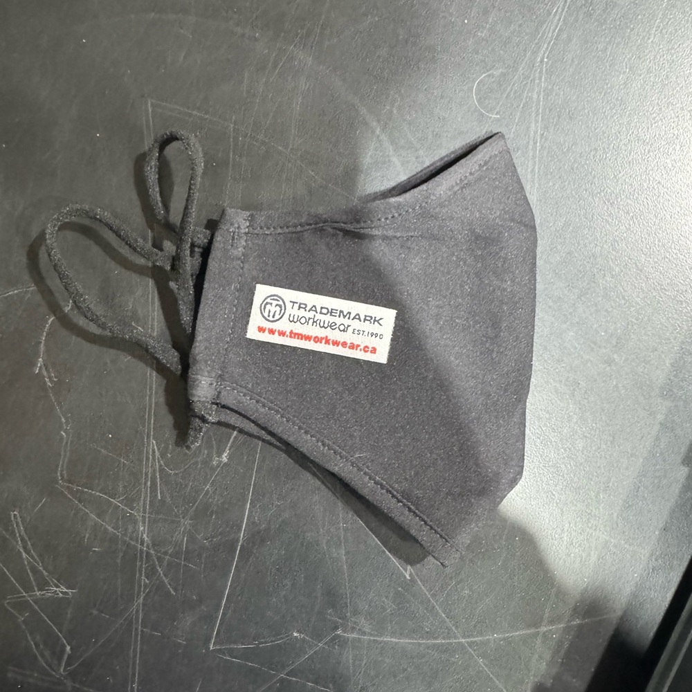 2/$10 Stormtech Face Mask Pack of Five - Black

Brand new. Never worn.